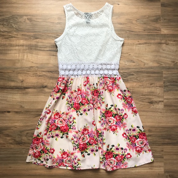 Rue 21 Floral White Lace Mini Dress Small - Picture 6 of 8